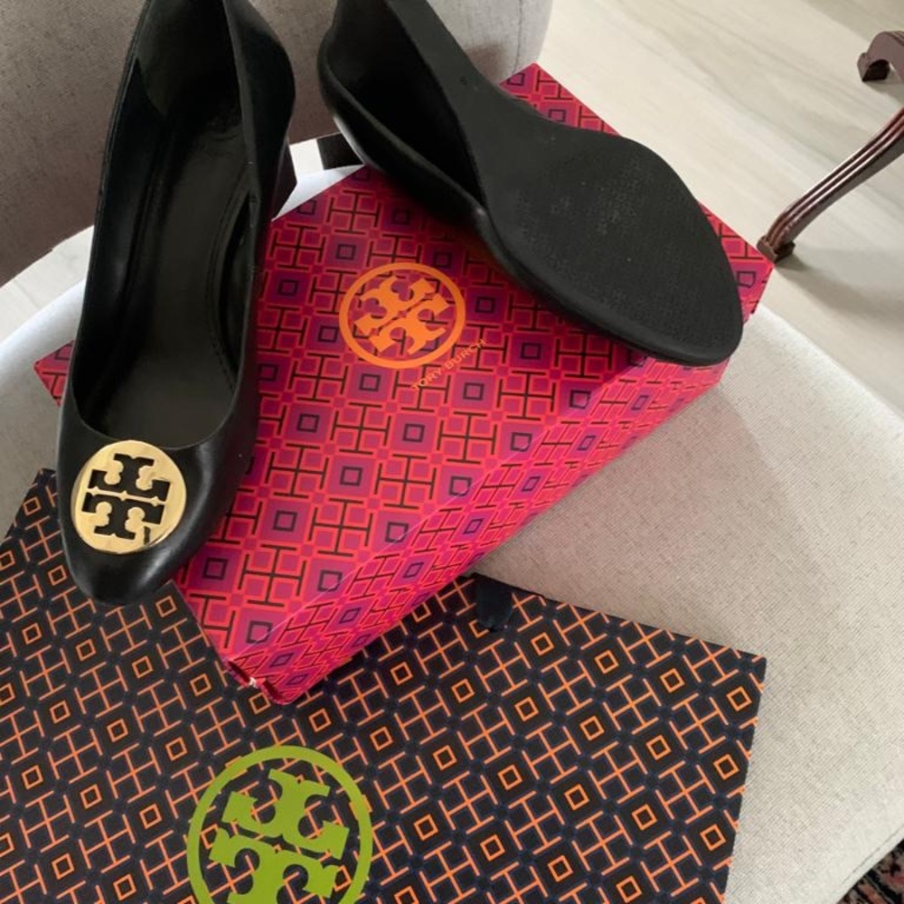 Tory Burch Shoes Chelsea Logo Medallion Wedge
